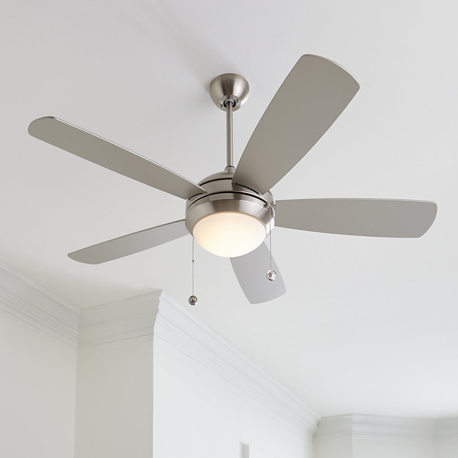 Discus Classic 52 in 5-Blade 1-Light Ceiling Fan with Light Kit